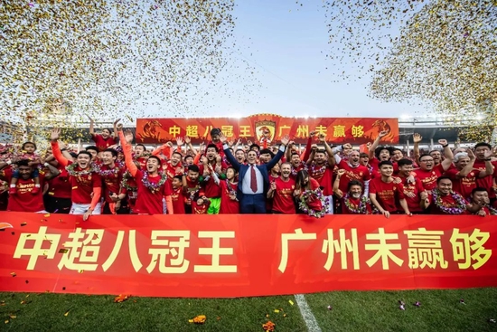 有个小问题，也常常出现在其它几场戏中，就是导演得不太真实，太戏剧化。